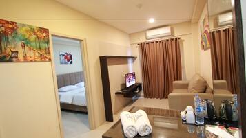 Executive Apartment, 1 King Bed | Living area | LED TV