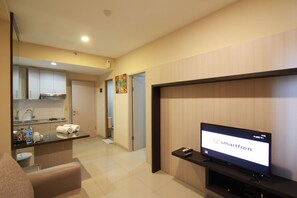 Executive Apartment, 1 Katil Raja (King) | Ruang tamu | TV LED
