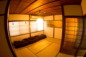 One House Rental | 3 bedrooms, desk, free WiFi - Moco Hostel (Kyoto)