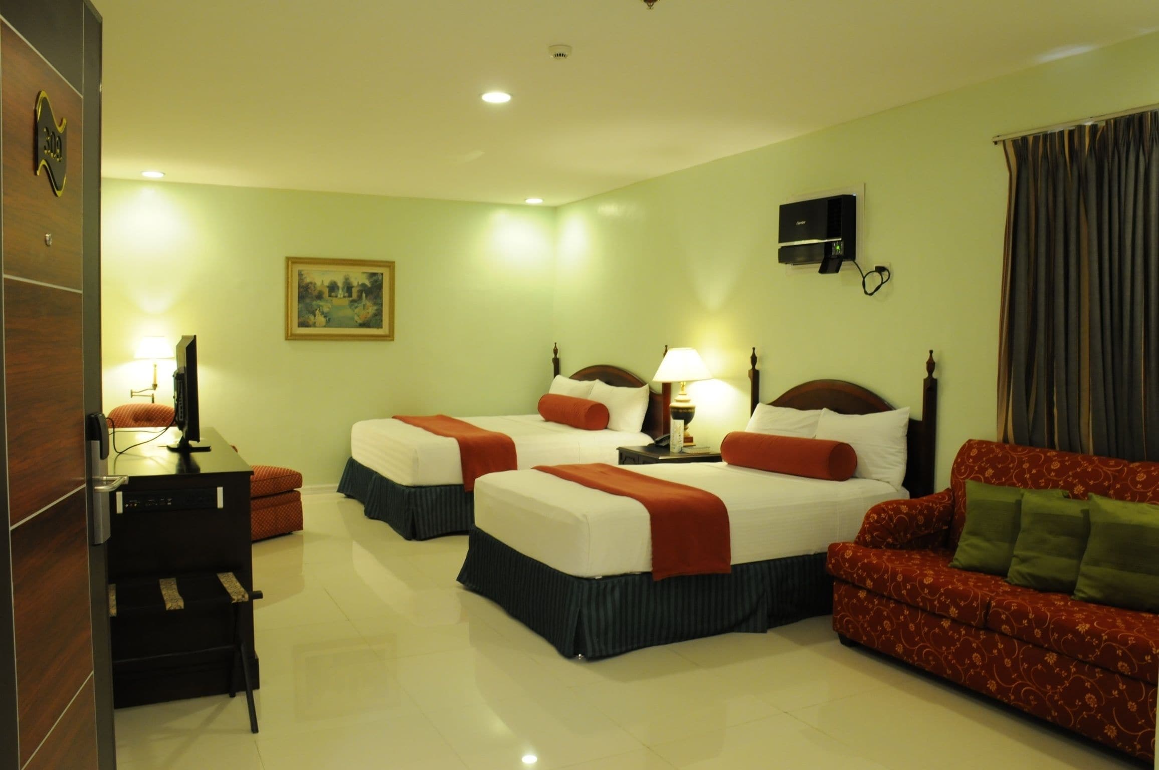 Kamar Keluarga, 1 kamar tidur | Meja kerja, setrika/meja setrika, dan seprai linen