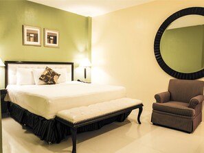 办公桌、免费 WiFi