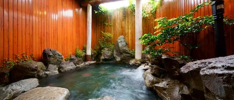 Suối nước nóng