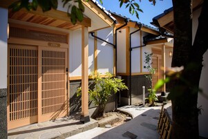 Individually decorated, free WiFi, bed sheets