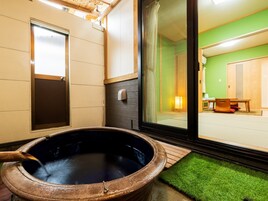 Individually decorated, free WiFi, bed sheets