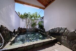 Bañera de hidromasaje exterior