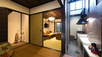 House | 2 bedrooms, free WiFi, bed sheets