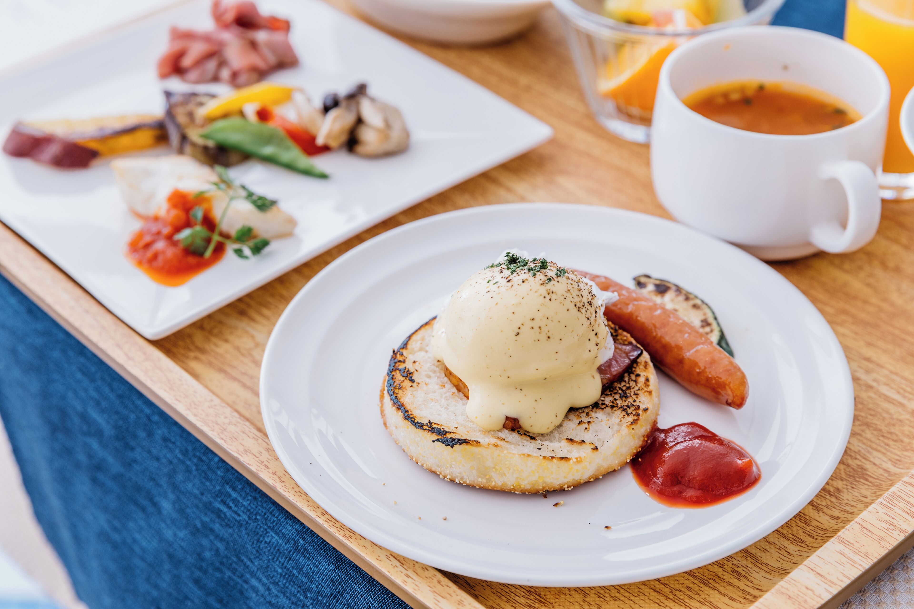 Daily buffet breakfast for a fee