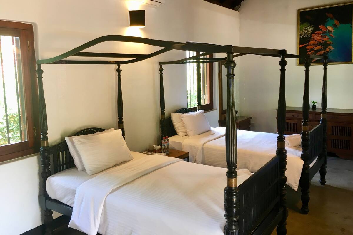Twin Room, 2 Single Beds | Desk, soundproofing, free WiFi, bed sheets