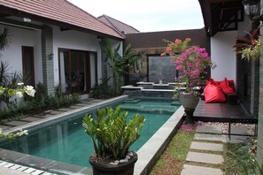 Indoor pool, outdoor pool - Villa Jenile (Seminyak)