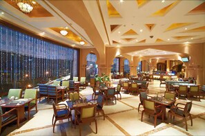 อาหารเช้าแบบท้องถิ่นทุกวัน (CNY 70 ต่อคน)