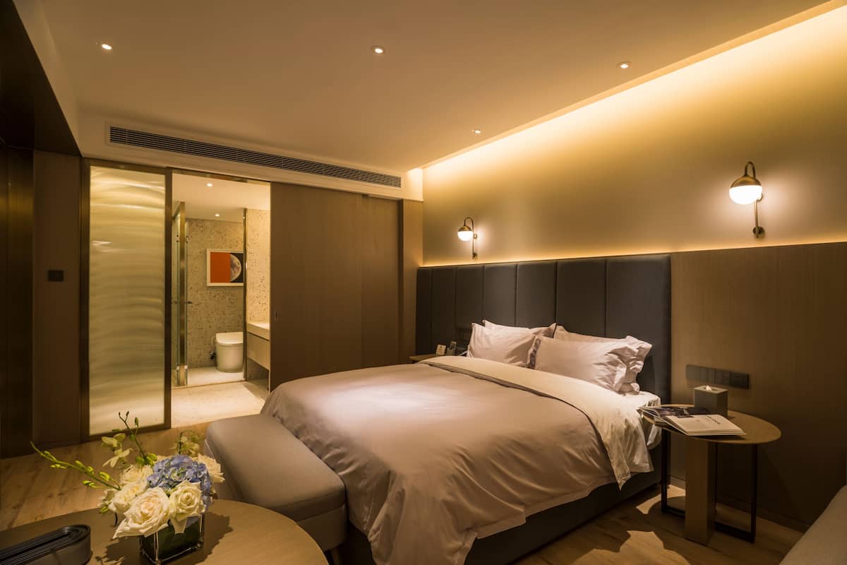 Suite Business | 1 dormitorio, caja fuerte, escritorio y tabla de planchar con plancha