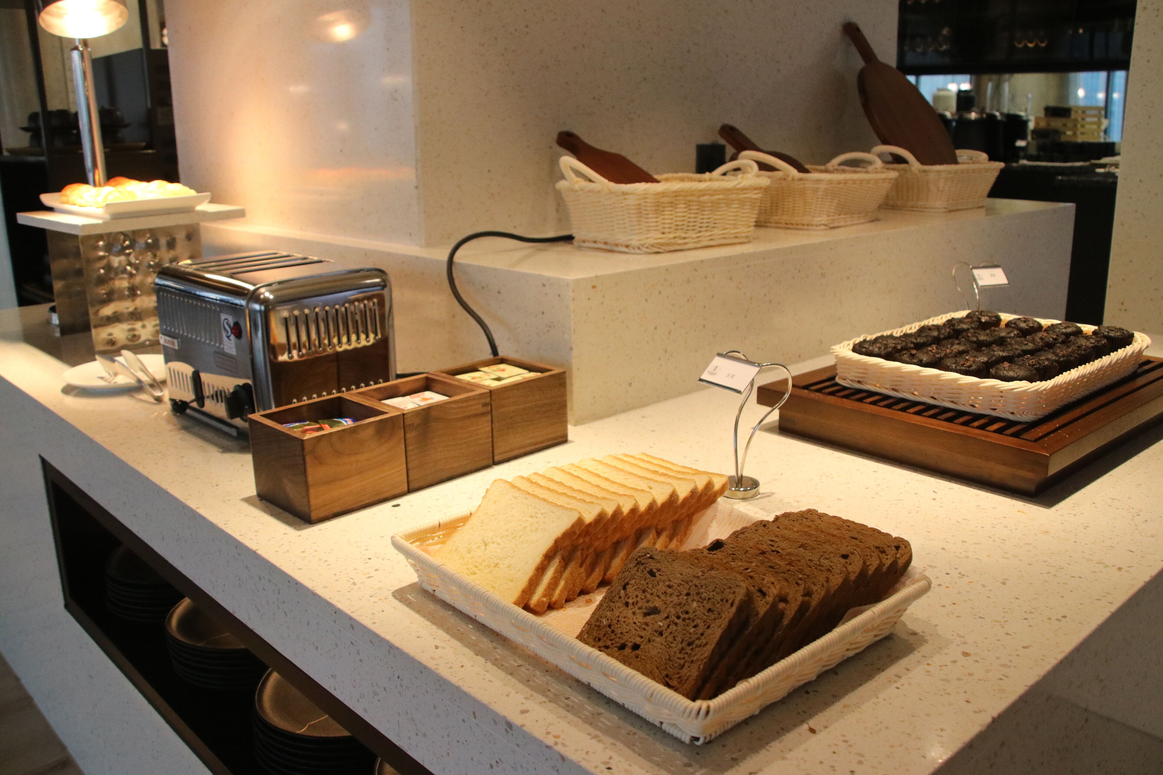 Petit déjeuner buffet servi tous les jours en supplément