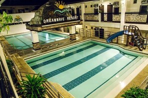 Outdoor pool - Dreamwave Resort Pansol (Calamba)