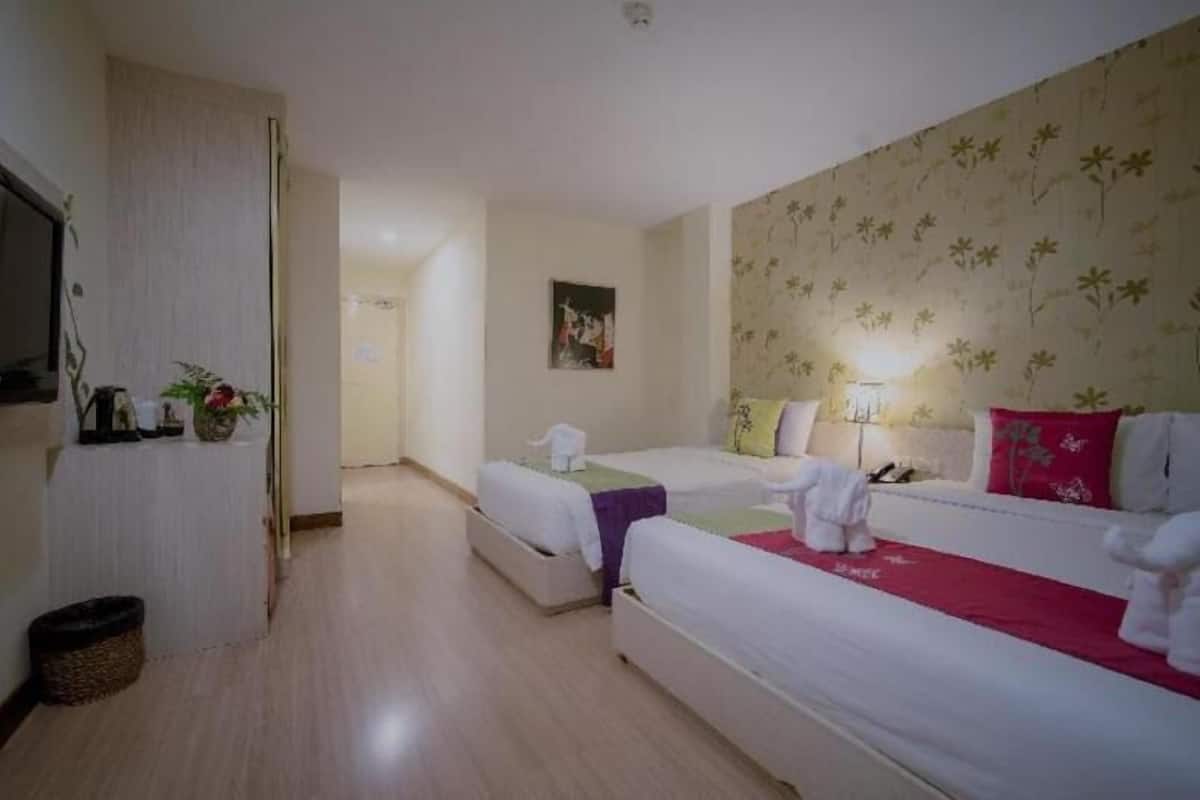 In-room safe, desk, blackout drapes, free WiFi