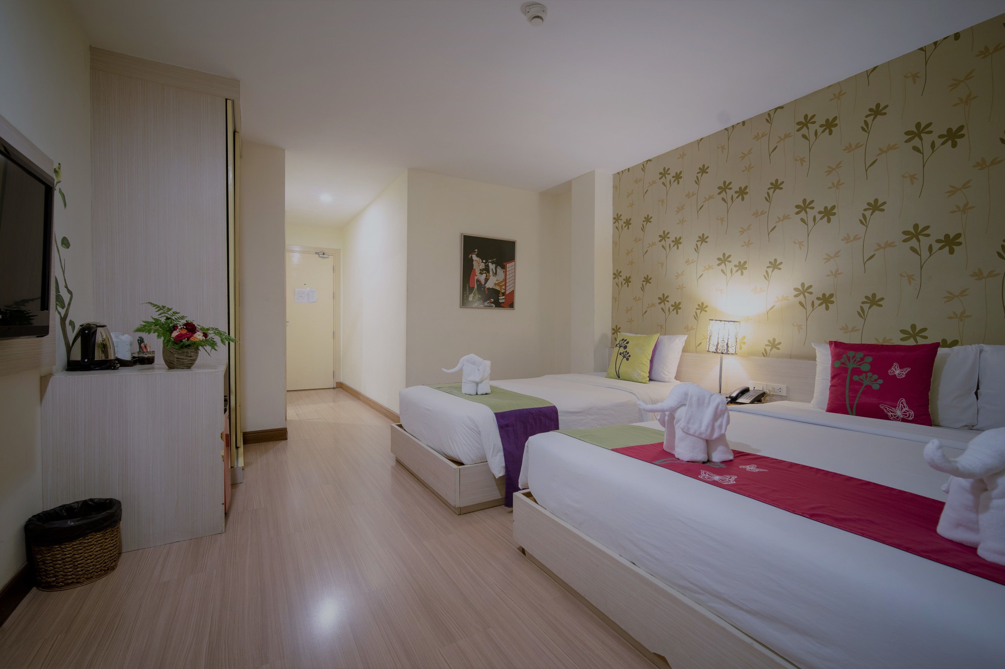 Caja de seguridad en la habitación, escritorio y cortinas blackout 