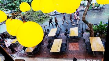 Desayuno continental diario (THB 200 por persona)