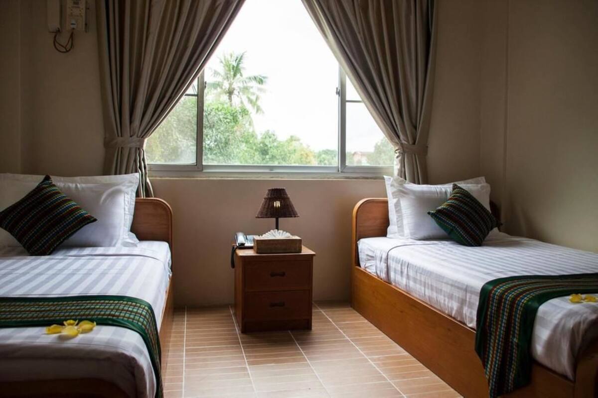 Superior Room | Minibar, in-room safe, desk, blackout drapes