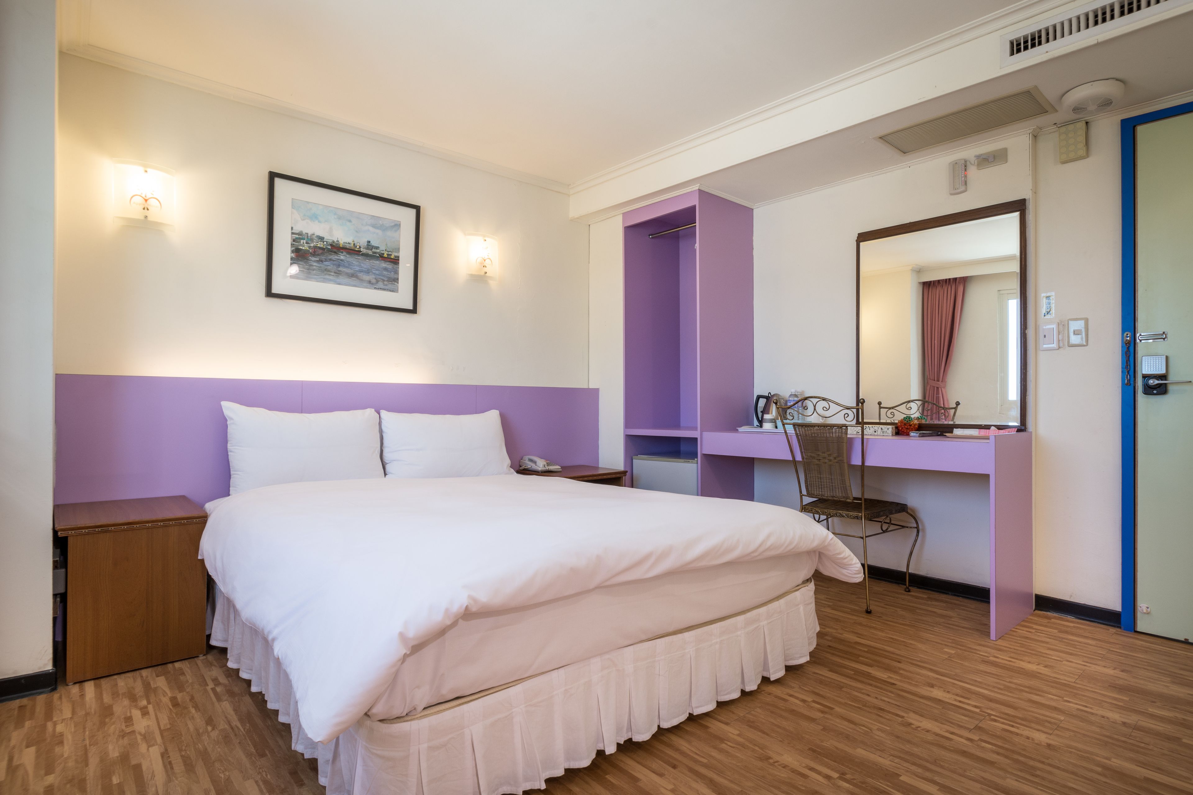 double room | desk, free wifi, bed sheets