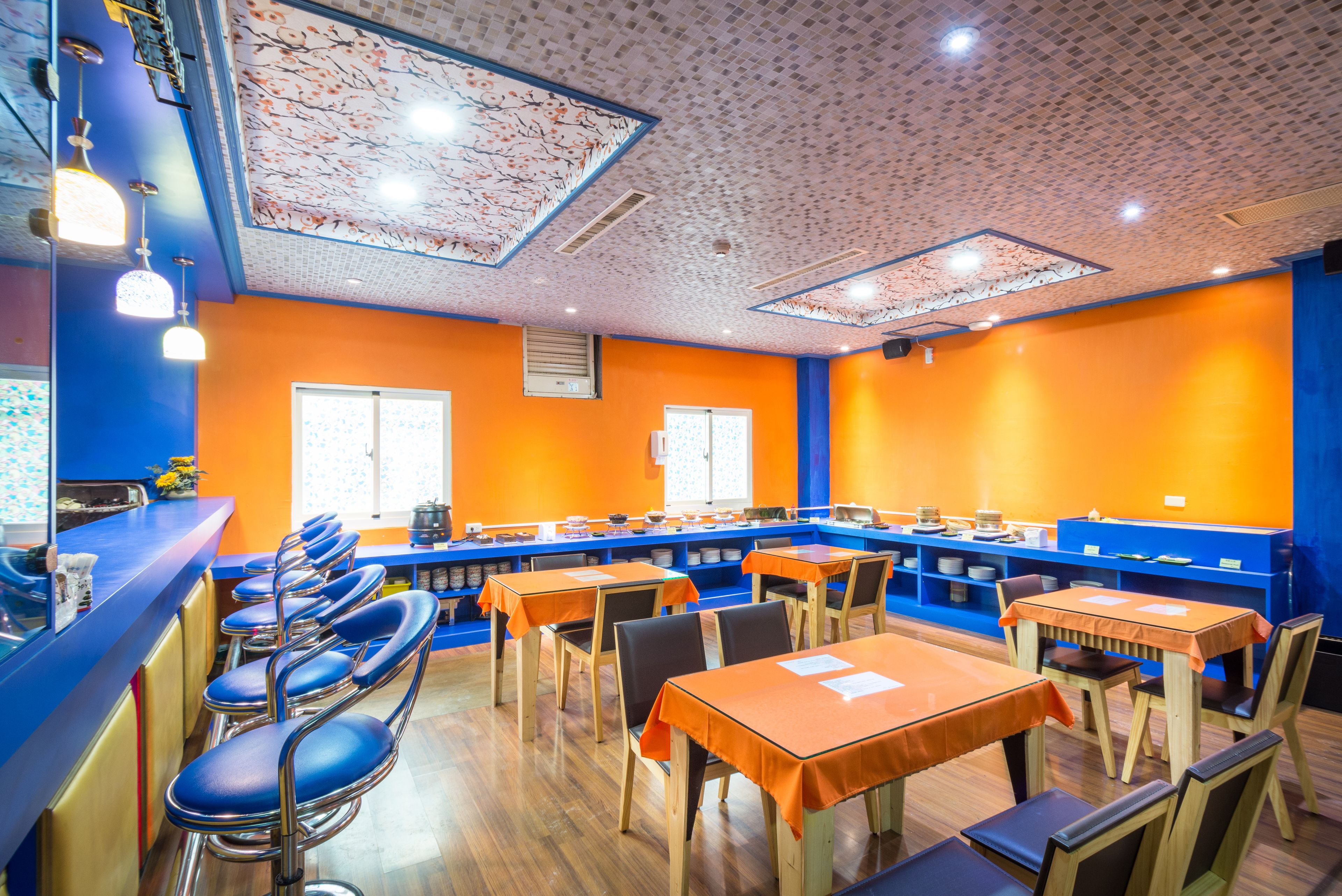 free daily self-service breakfast