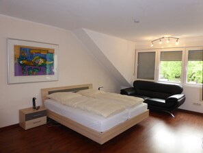 Deluxe Apartment, 2 Bedrooms, Kitchen, Courtyard View