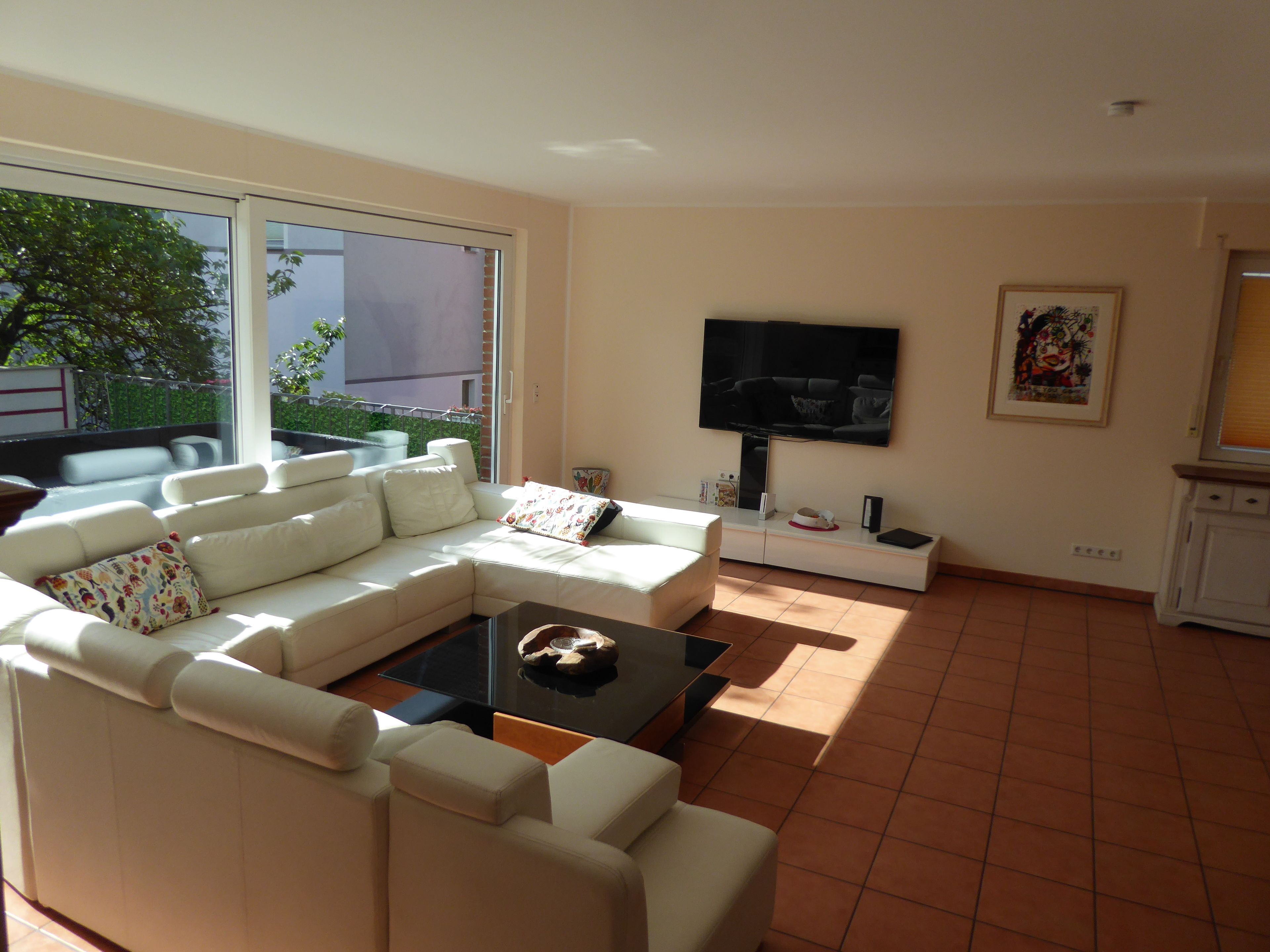 deluxe apartment, 1 bedroom, kitchen, courtyard view | living area | heated floors