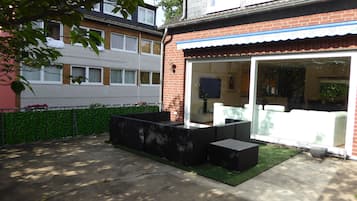 Departamento Deluxe, 1 habitación, cocina, vista al patio | Ropa de cama de alta calidad y minibar