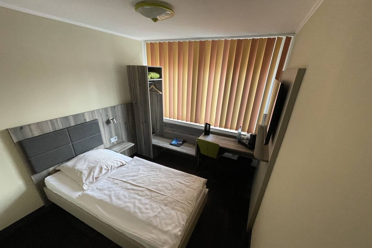 Enkeltrom | Sengetøy av topp kvalitet, minibar, safe på rommet og lydisolert