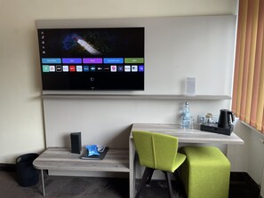 Ropa de cama de alta calidad y minibar 