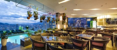 Poolside bar