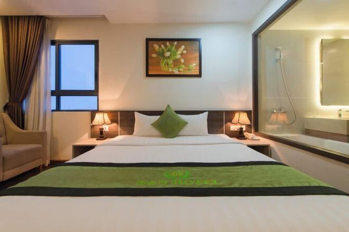 Premium bedding, minibar, in-room safe, desk