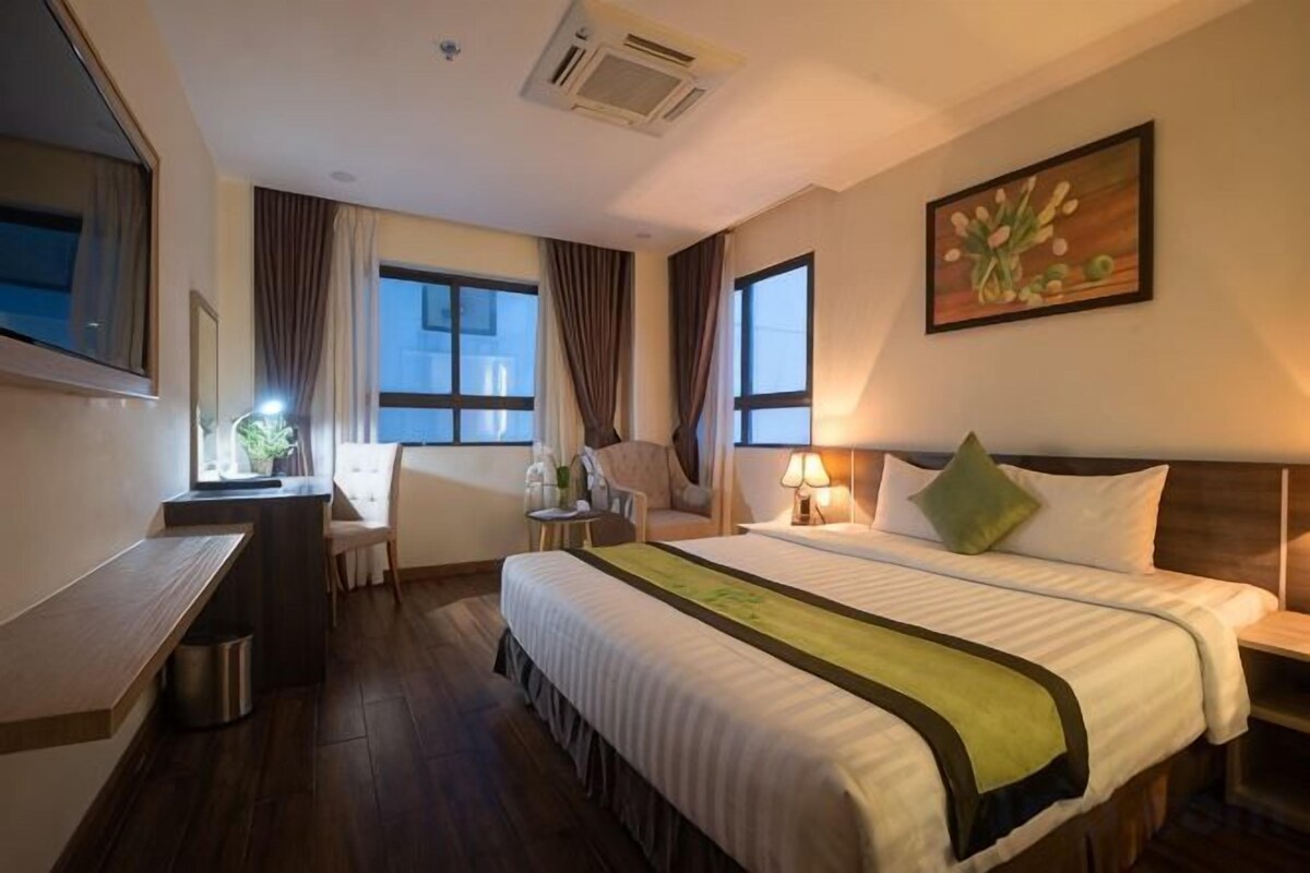 Premium bedding, minibar, in-room safe, desk