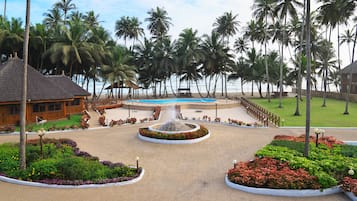 Bãi biển riêng, cát trắng, lều miễn phí, ghế dài tắm nắng