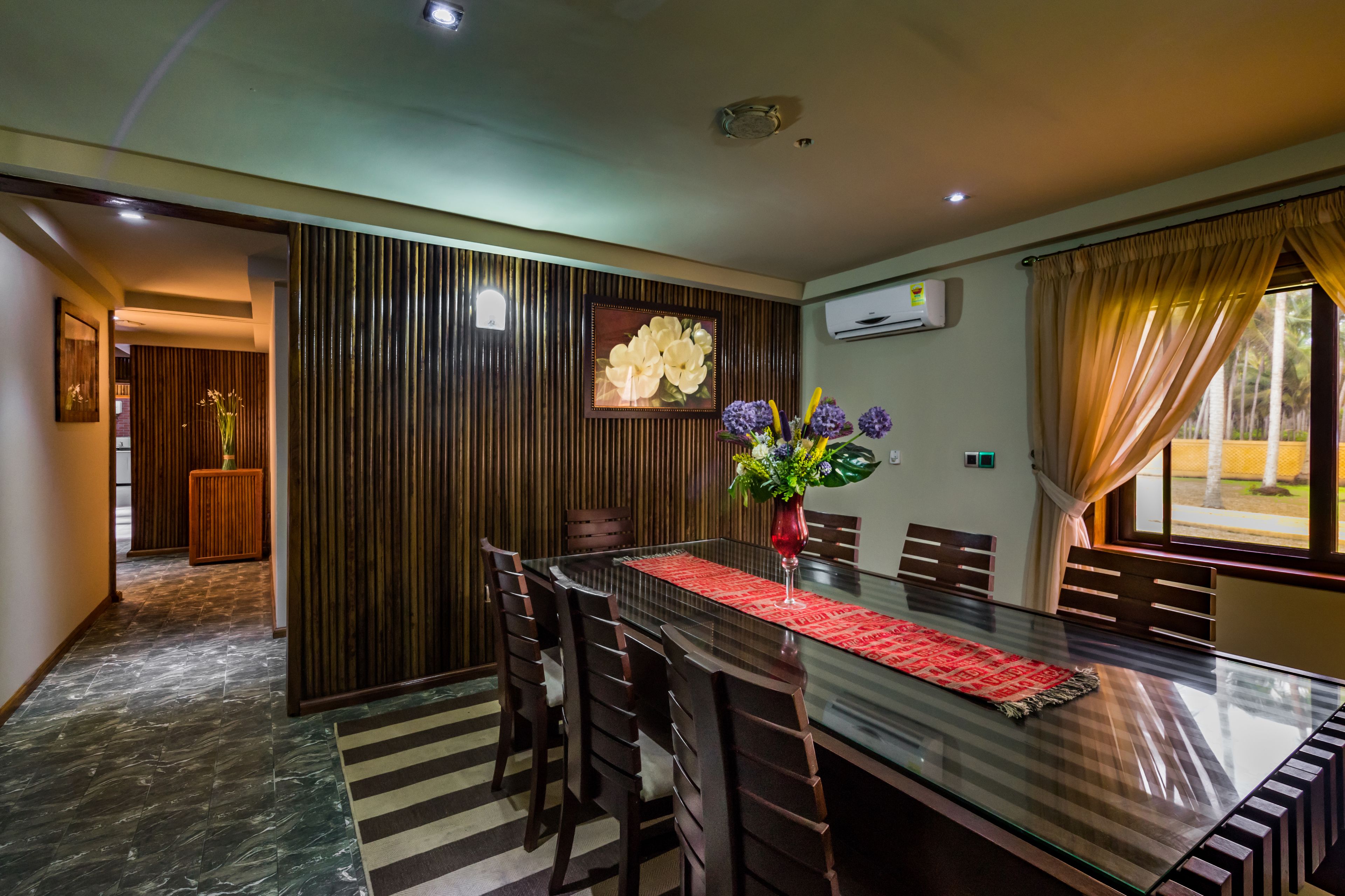 presidential suite, 6 bedrooms | in-room dining