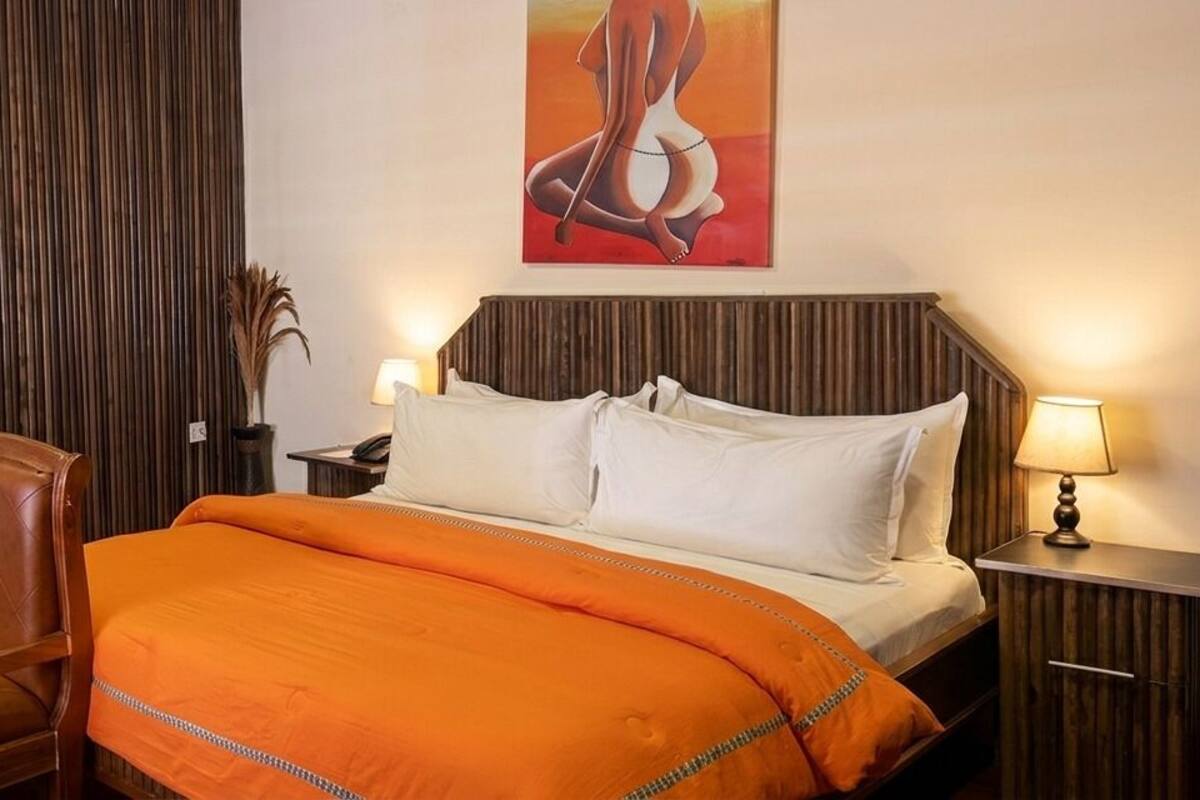 Hypo-allergenic bedding available, in-room safe, desk, laptop workspace