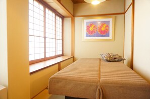 บ้านพัก | 4 ห้องนอน, ตู้นิรภัยในห้องพัก, โต๊ะทำงาน, เตารีด/โต๊ะรีดผ้า