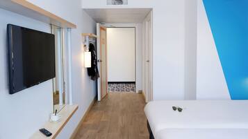 Habitación triple, varias camas | Escritorio, cortinas blackout, insonorización y wifi gratis