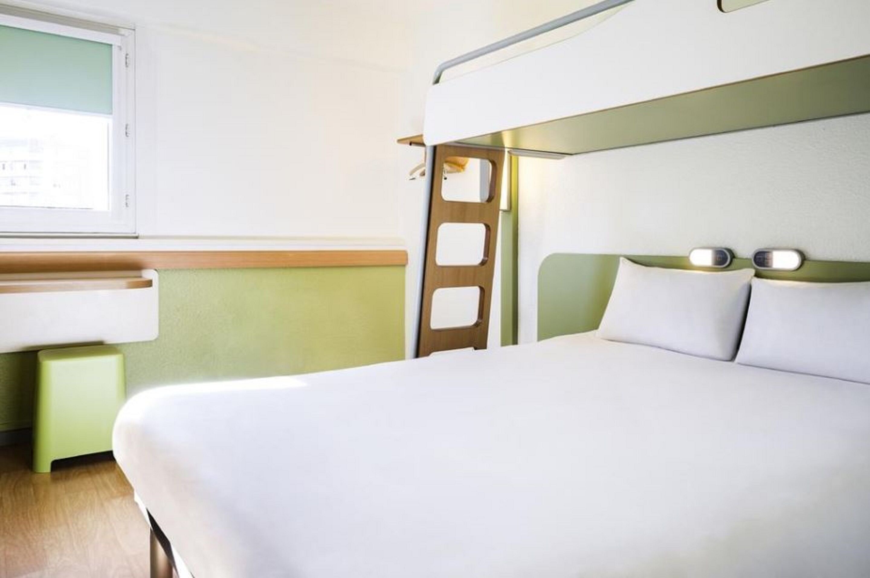 standard room, 1 double bed | desk, blackout curtains, soundproofing, free wifi