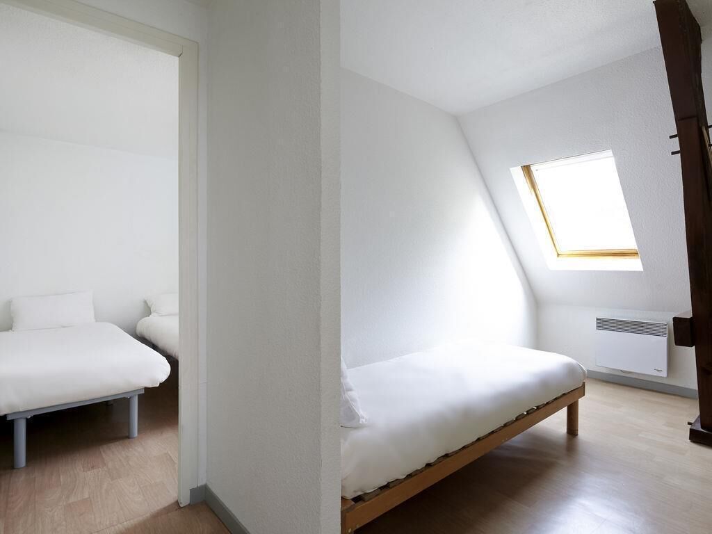 Familieværelse - 2 dobbeltsenge | Allergivenligt sengetøj, dundyner, skrivebord