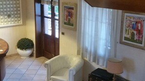 Lobby sitting area - La Locanda (Aviano)