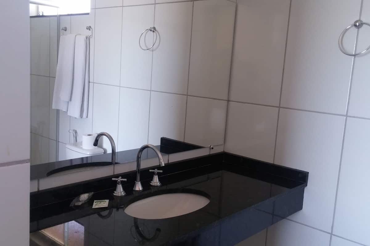 apartamento silver | bathroom | shower, free toiletries