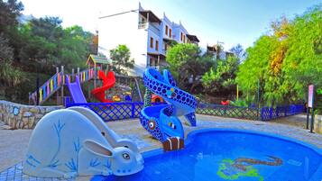 Children’s play area – outdoor