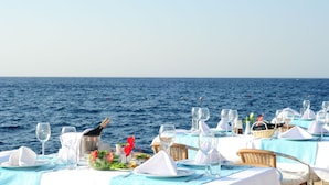 3 restaurants; breakfast, lunch, and dinner served - Green Beach Resort - All Inclusive (Bodrum)
