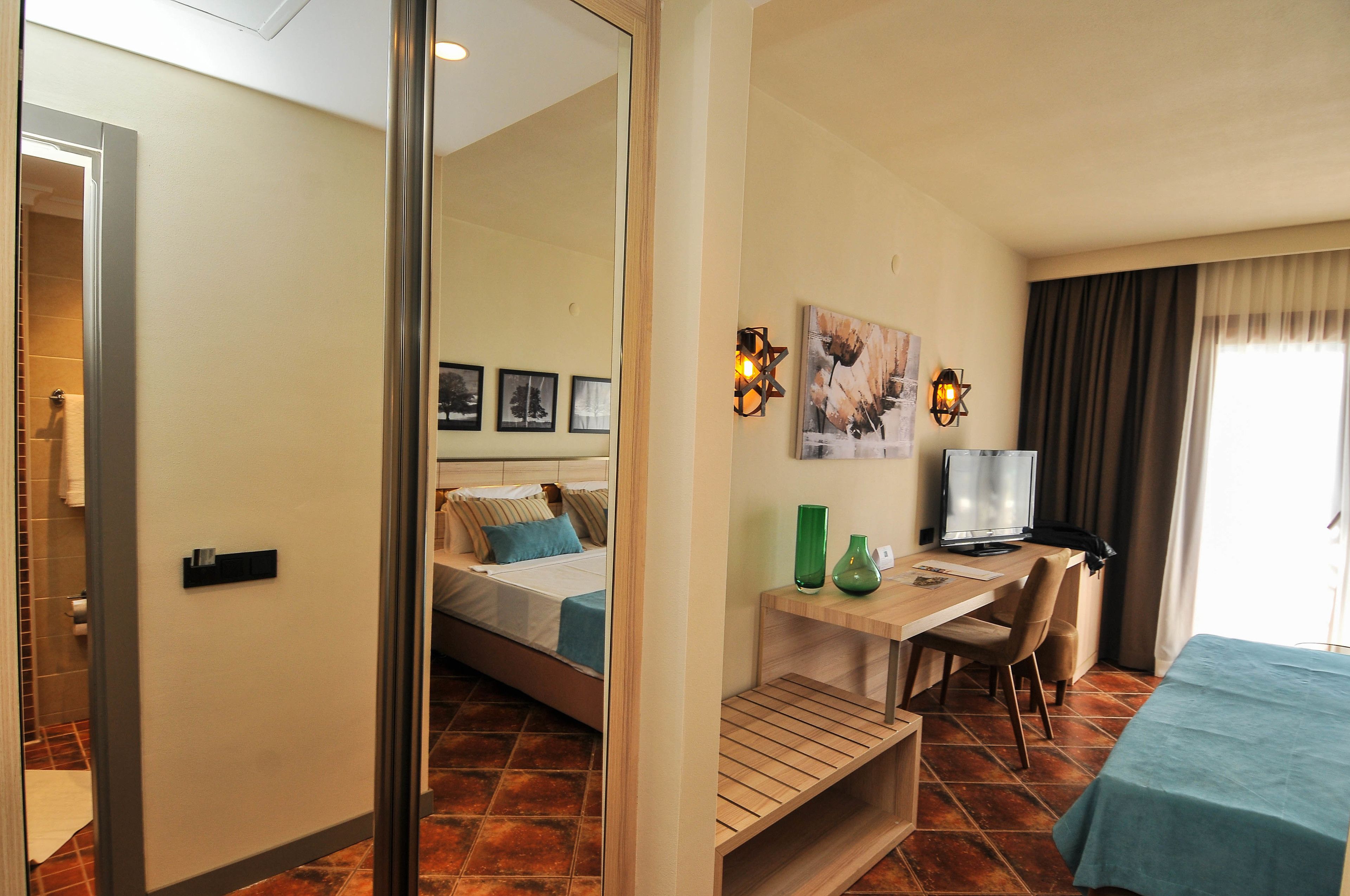 Club Triple Room | Living area | LCD TV