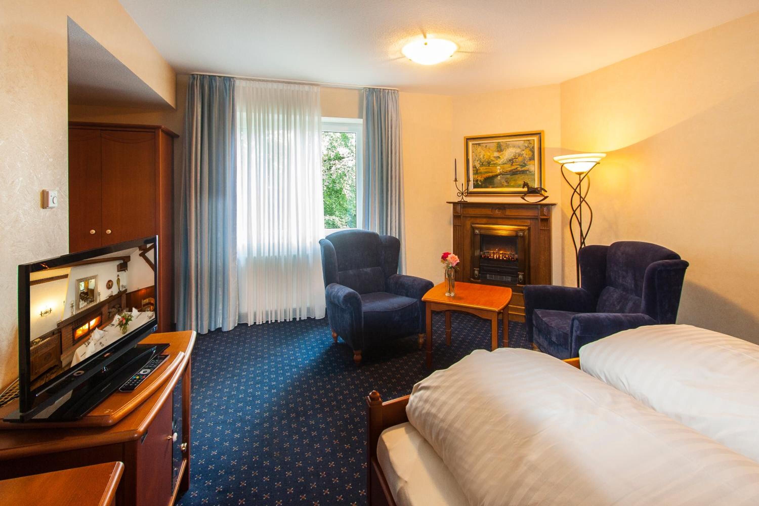 1 bedroom, desk, free wifi, bed sheets