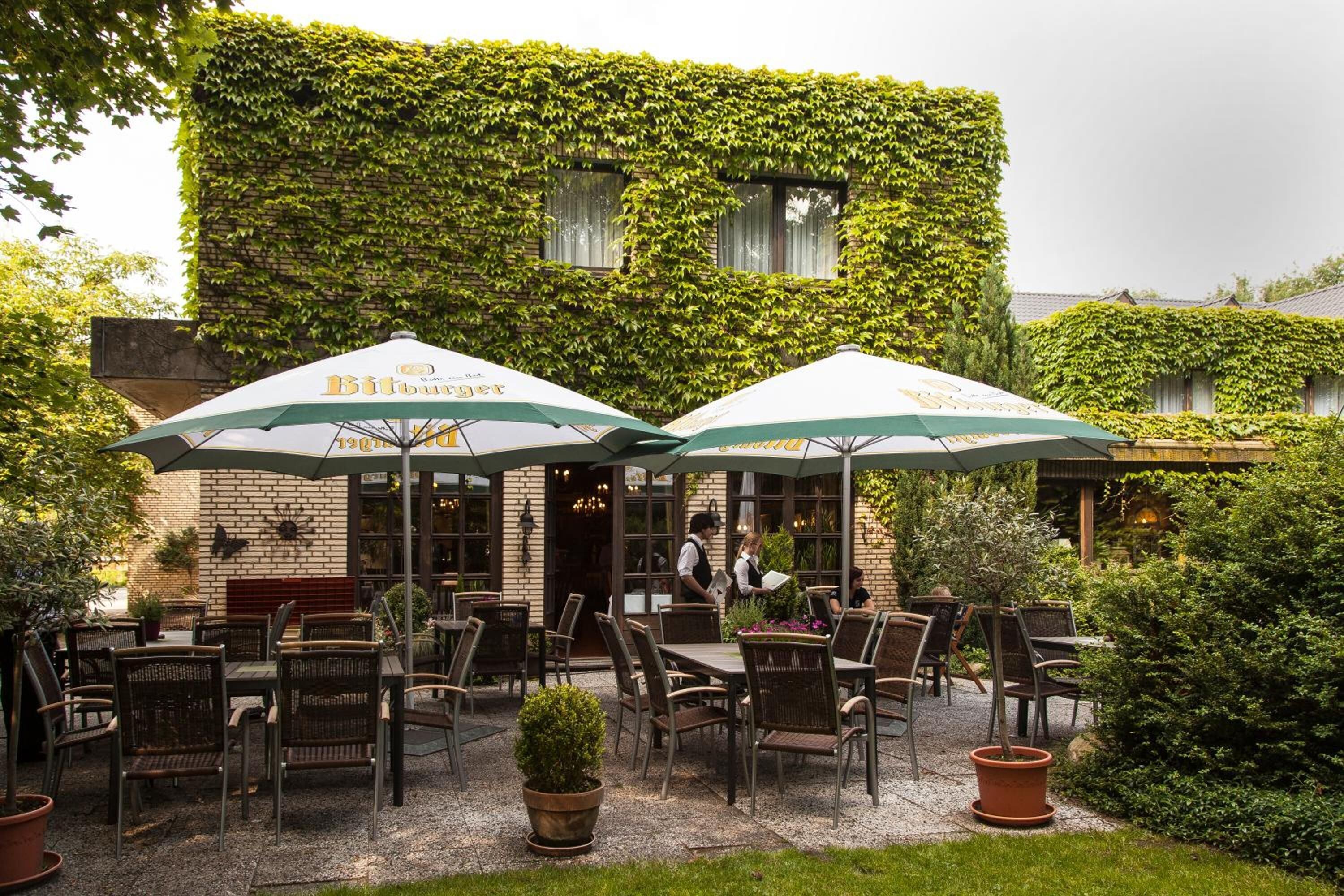 供應早餐、午餐和晚餐，當地和國際料理