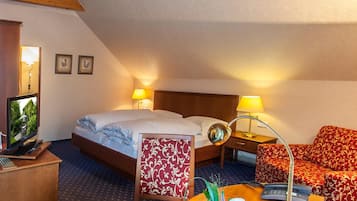 Een bureau, gratis wifi, beddengoed