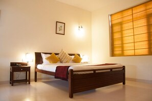 1 chambre, minibar, coffres-forts dans les chambres, bureau