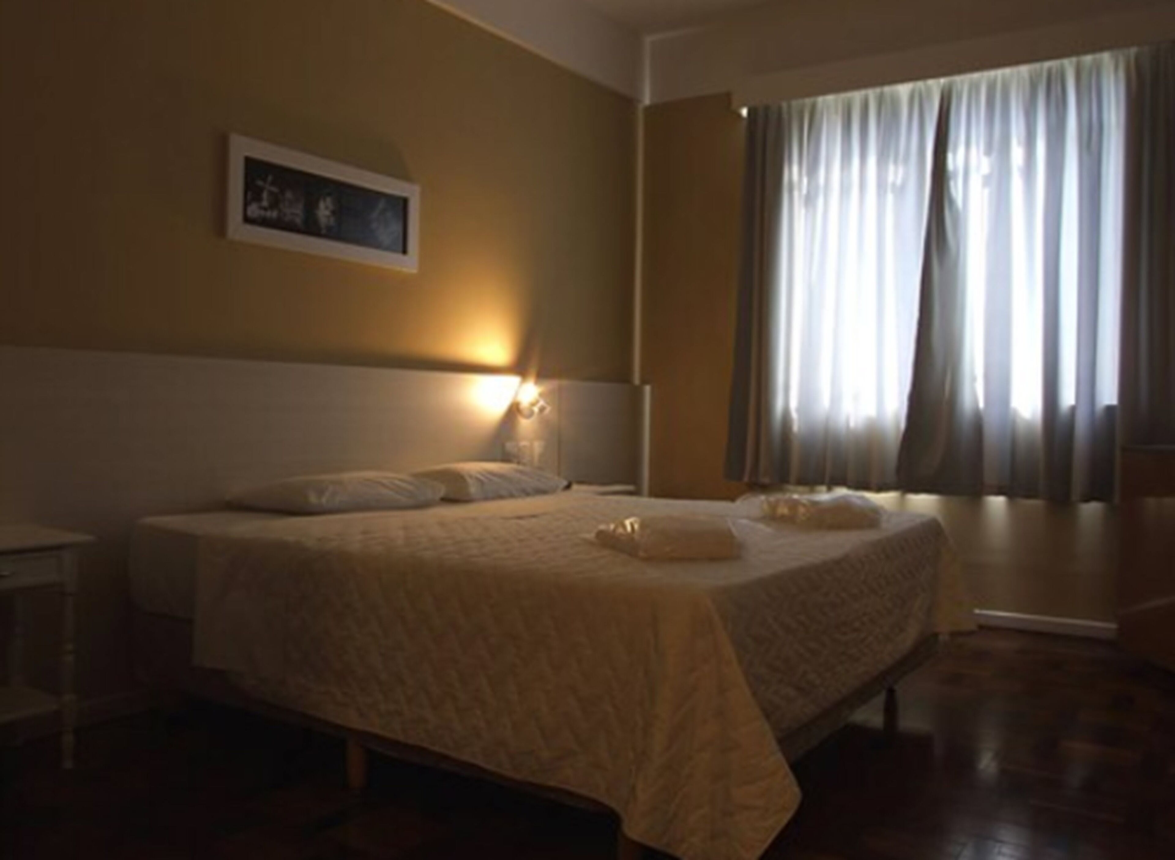 deluxe room | in-room safe, desk, iron/ironing board, free wifi