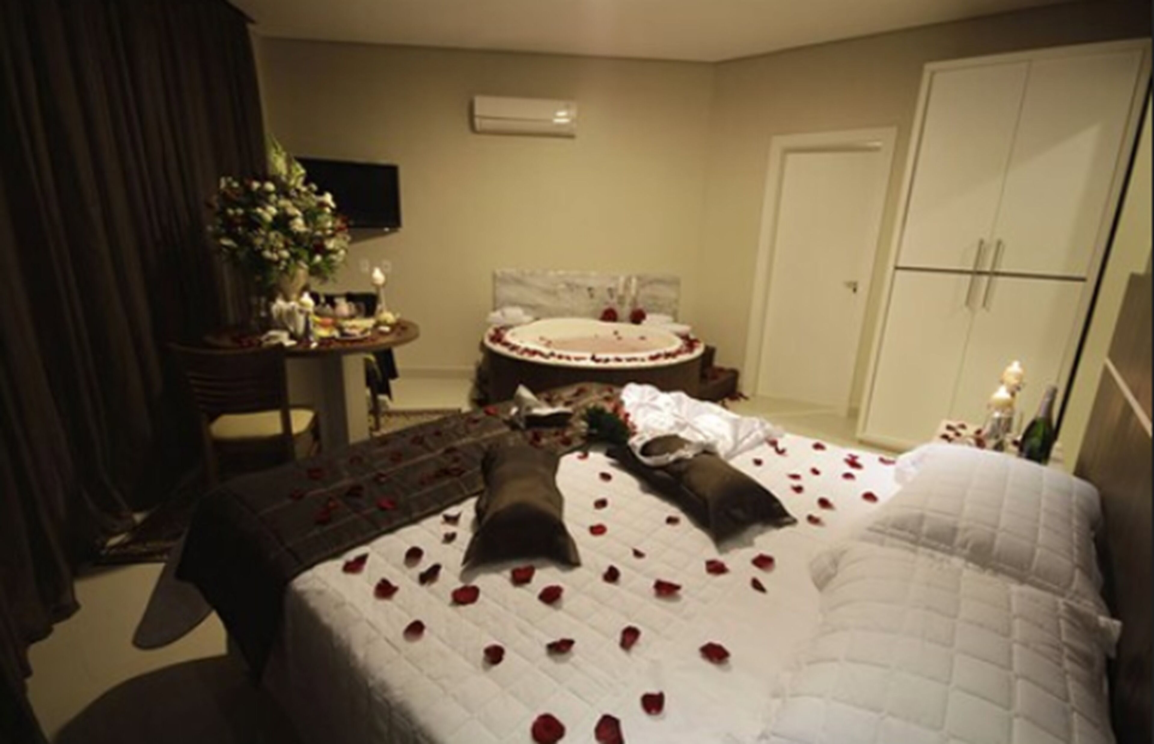 in-room safe, desk, iron/ironing board, free wifi