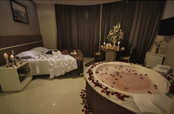 In-room safe, desk, iron/ironing board, free WiFi - Hotel Emacite Flex (Mafra)